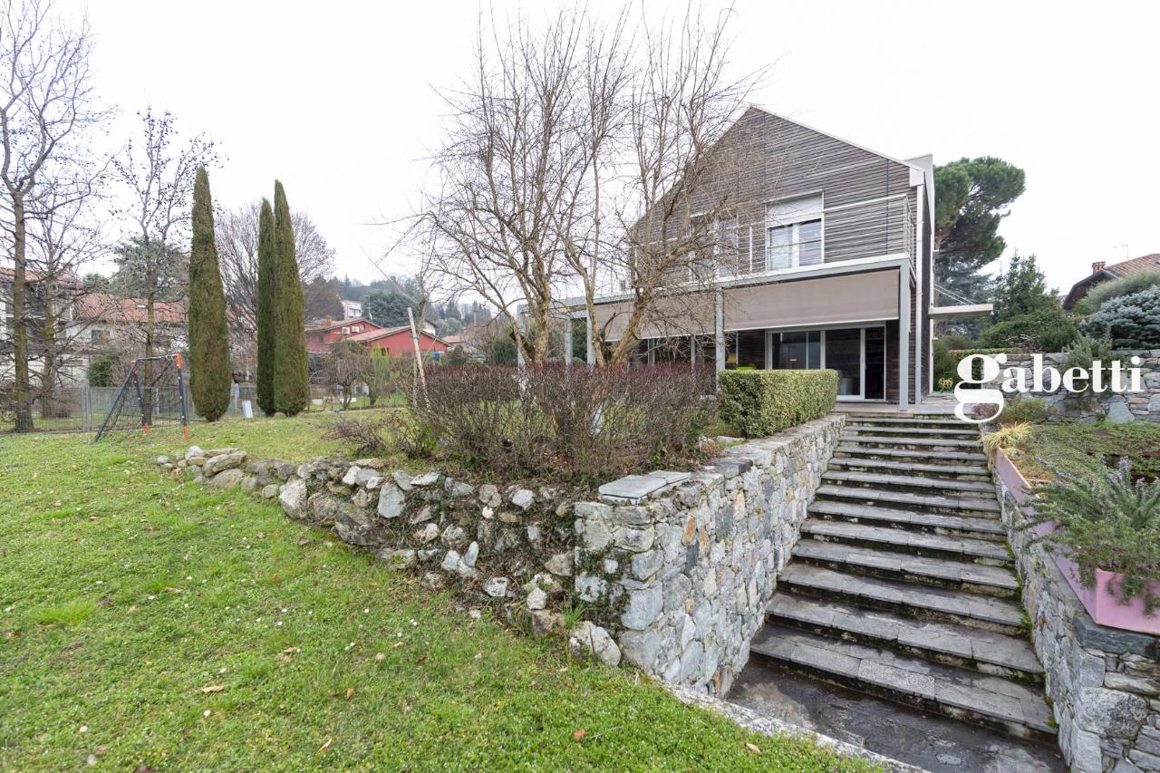 Вилла с 4 комнатами в Мерате, Италия № 41637