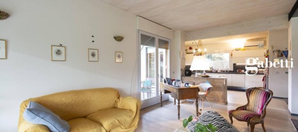 Вилла с 4 комнатами в Мерате, Италия № 41637 25