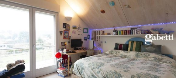 Вилла с 4 комнатами в Мерате, Италия № 41637 46