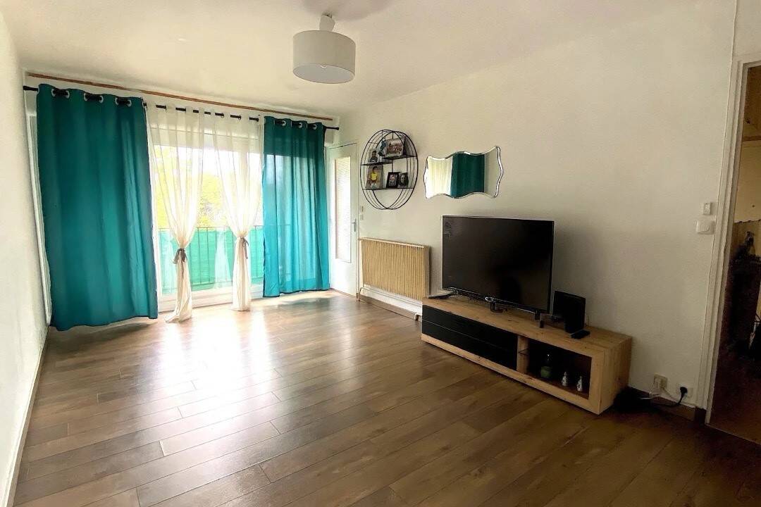 2 bedrooms Apartment in Saint-Jean-de-la-Ruelle, France No. 161146