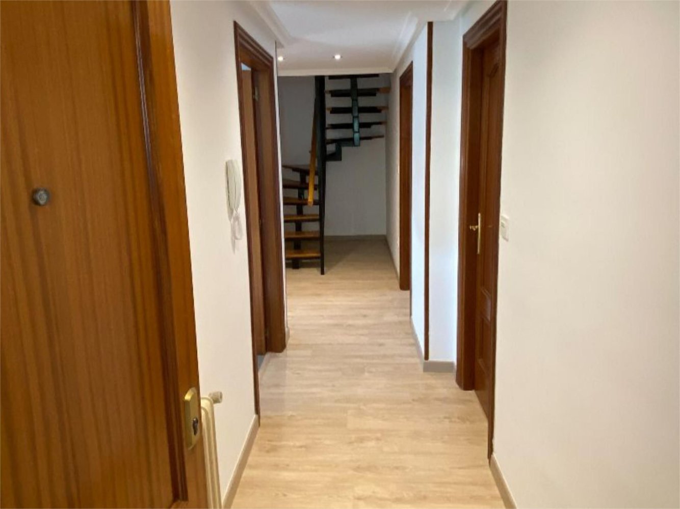 Dúplex de 3 dormitorios en León, Spain No. 163510