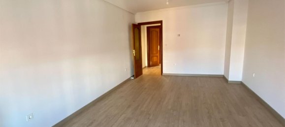 Dúplex de 3 dormitorios en León, Spain No. 163510 8