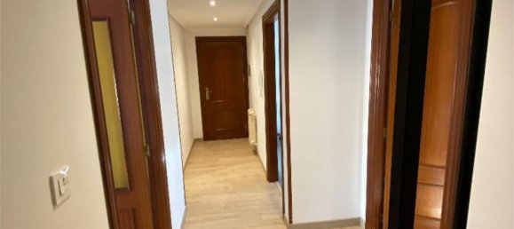 Dúplex de 3 dormitorios en León, Spain No. 163510 2