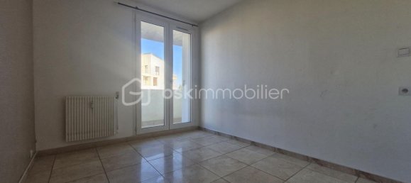 Apartamento de 3 dormitorios en Quetigny, France No. 59617 5