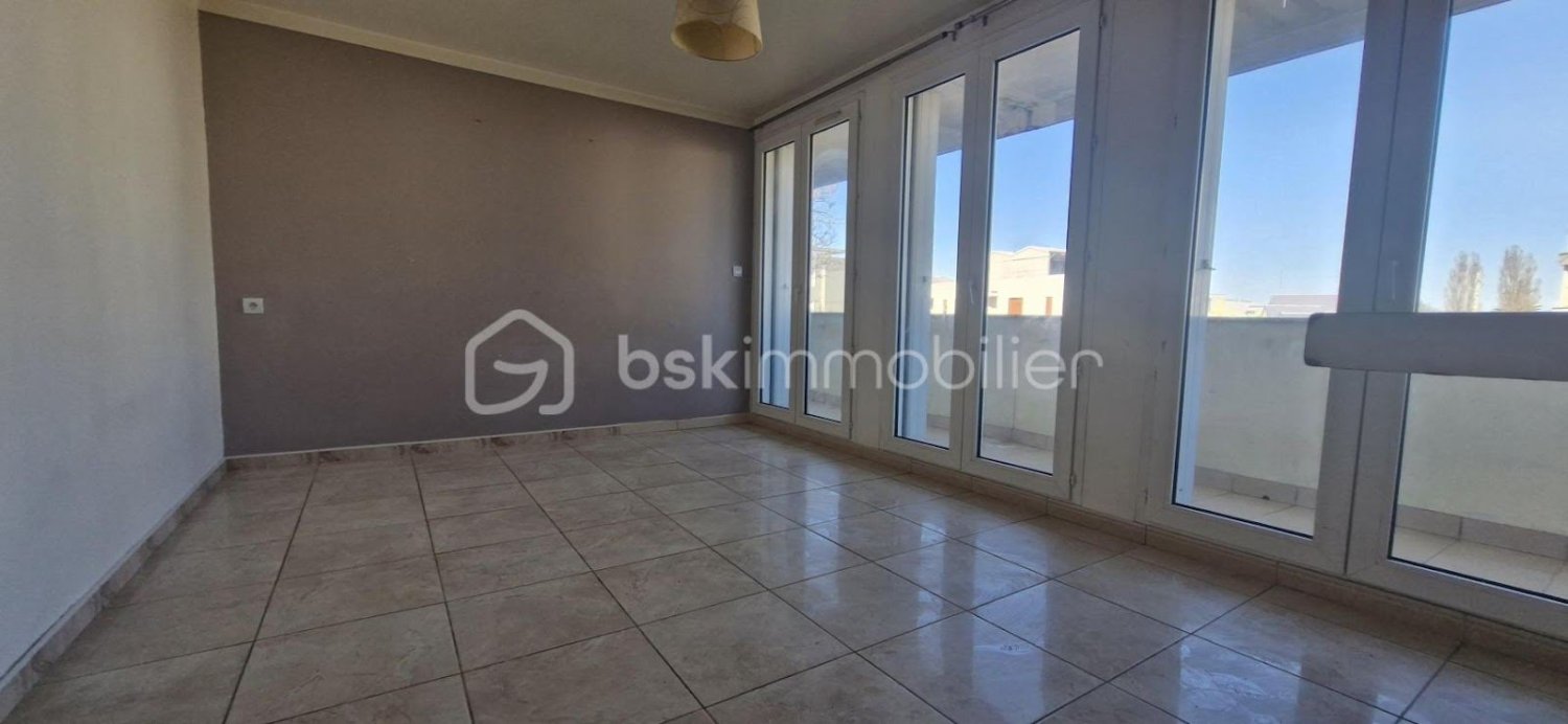 Apartamento de 3 dormitorios en Quetigny, France No. 59617