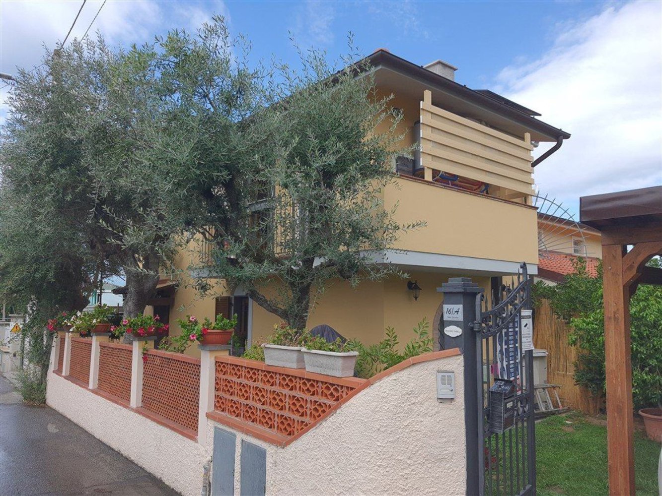 5 bedrooms Villa in Montignoso, Italy No. 316748