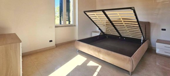 Apartamento de 4 habitaciónes en Sarzana, Italy No. 17237 17