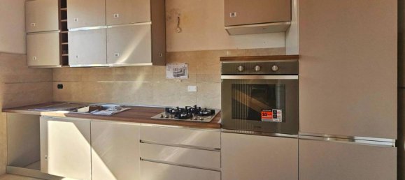 Apartamento de 4 habitaciónes en Sarzana, Italy No. 17237 7