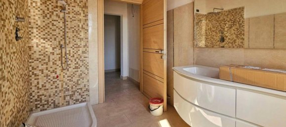 Apartamento de 4 habitaciónes en Sarzana, Italy No. 17237 20