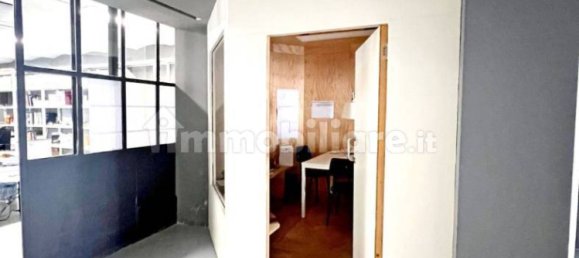 2 rooms Commercial property in Florence, Italy No. 51504 4