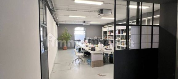 2 rooms Commercial property in Florence, Italy No. 51504 3