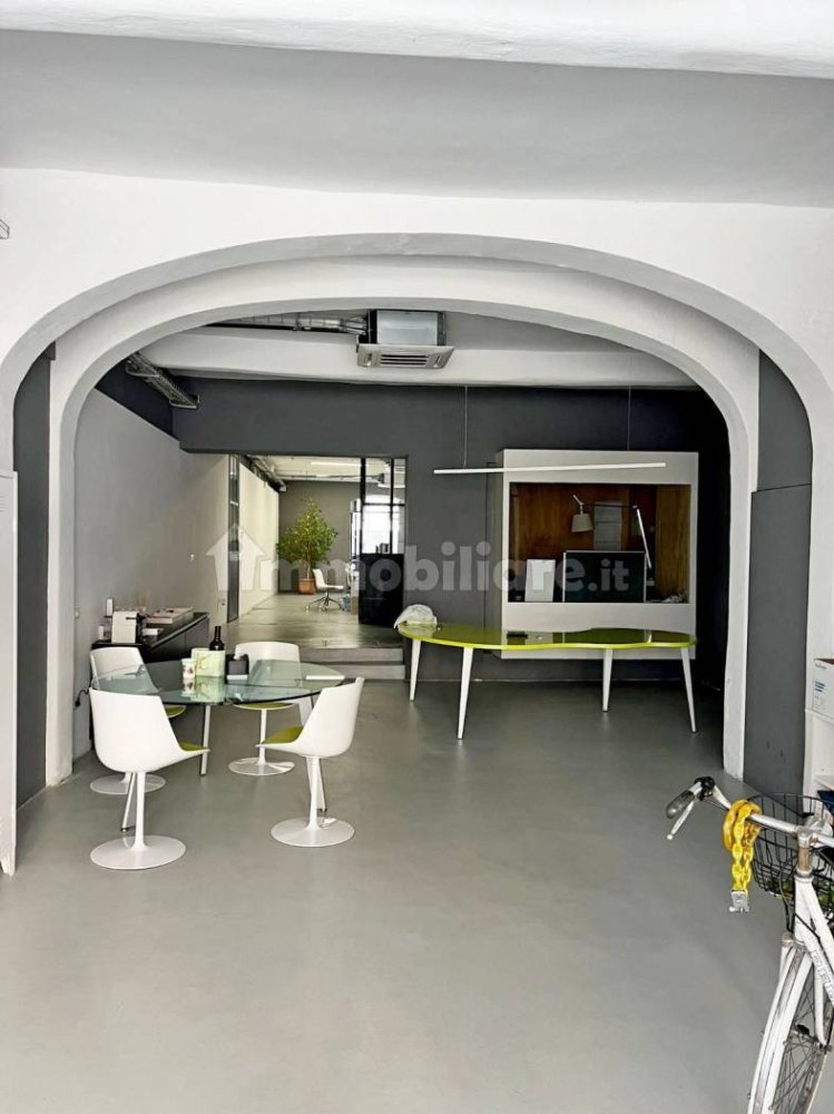 2 rooms Commercial property in Florence, Italy No. 51504