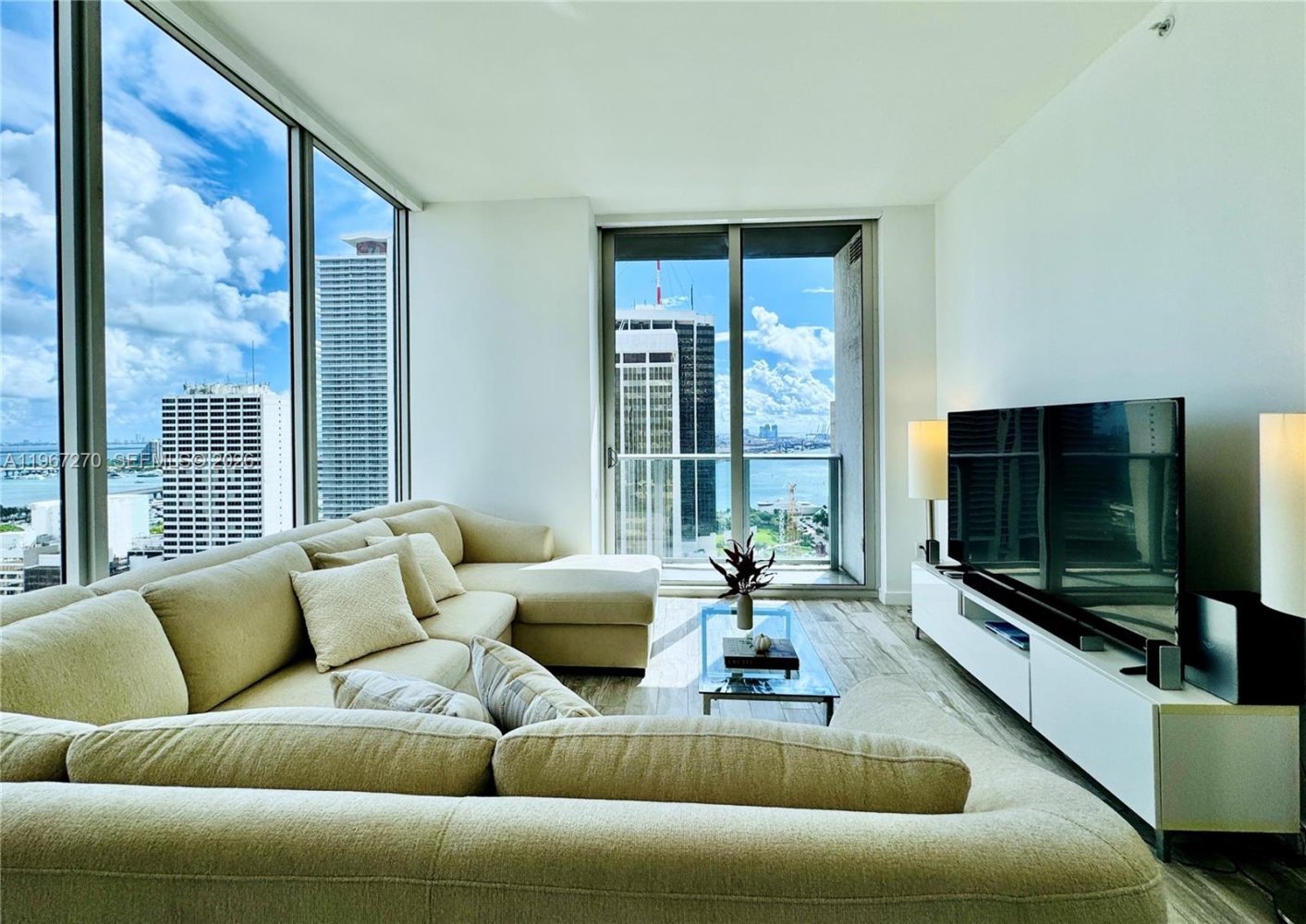 1 chambre propriété commerciale à louer à Miami, Miami-Dade, Florida, USA № 614396
