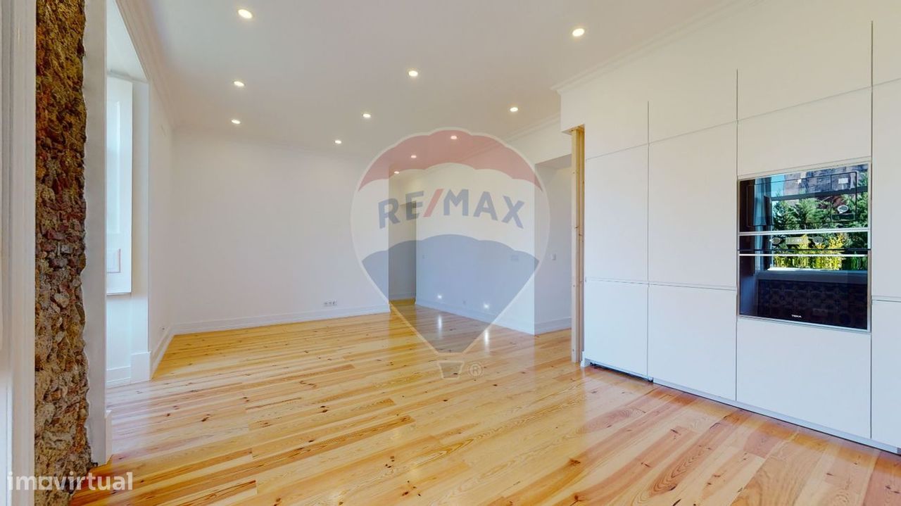 3 bedrooms Apartment in Lisbon, Portugal No. 75671