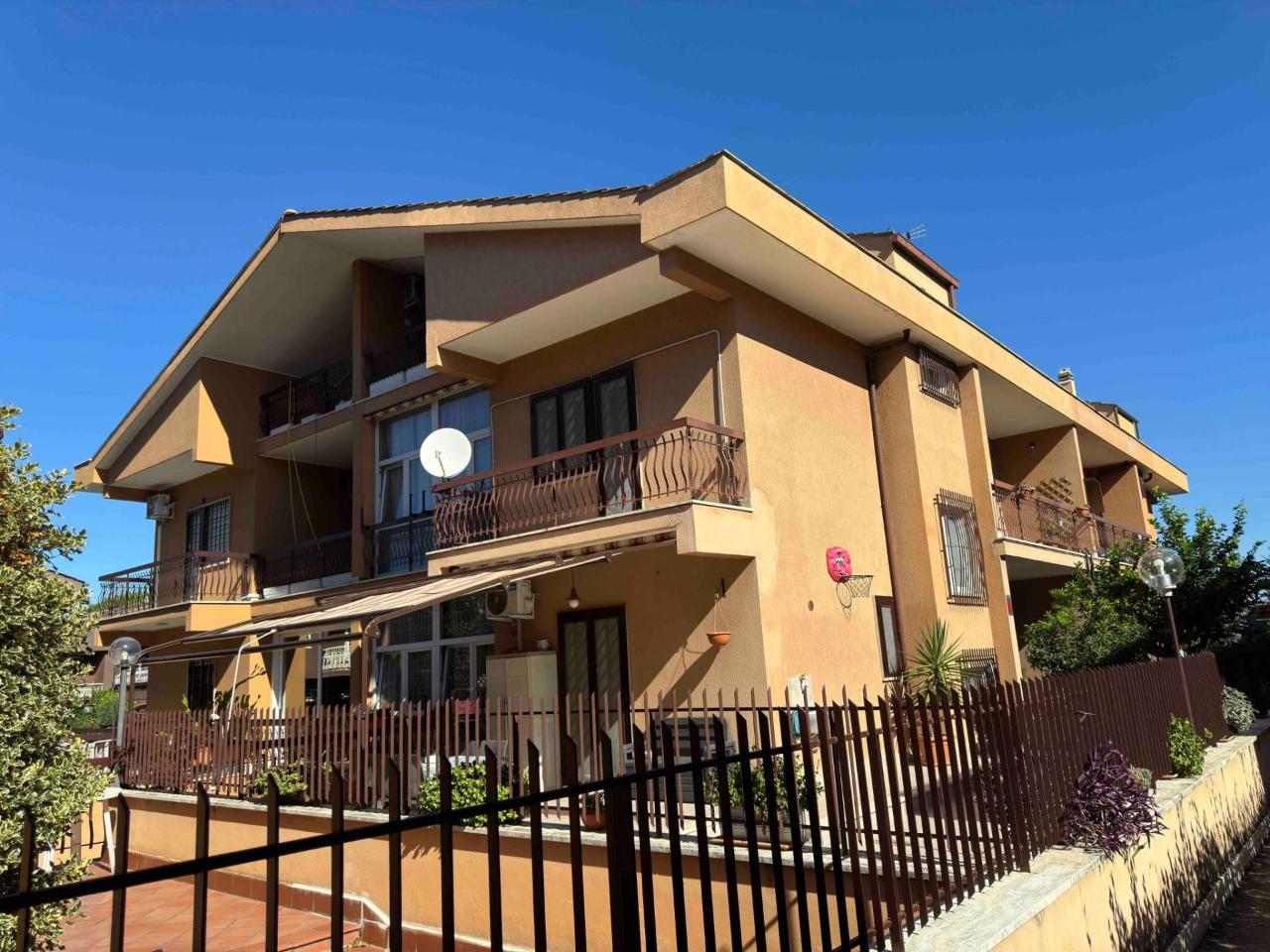 7 rooms Villa in Rome, Italy No. 7044