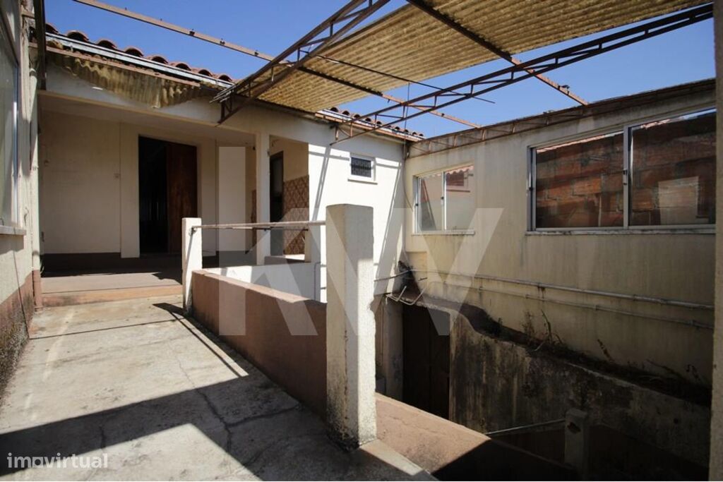 4 bedrooms House in Miranda do Corvo, Portugal No. 67275