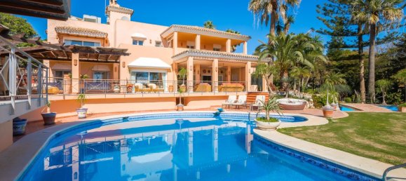 8 bedrooms Villa in Estepona, Spain No. 24220 2