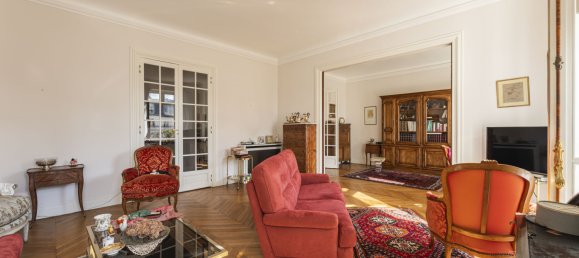 4 bedrooms Apartment in Paris, France No. 134843 3