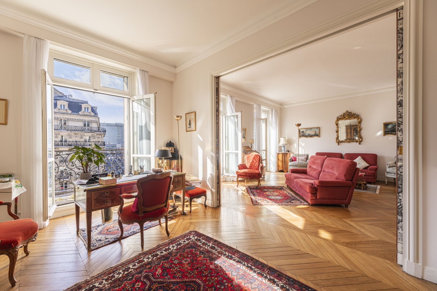 4 bedrooms Apartment in Paris, France No. 134843