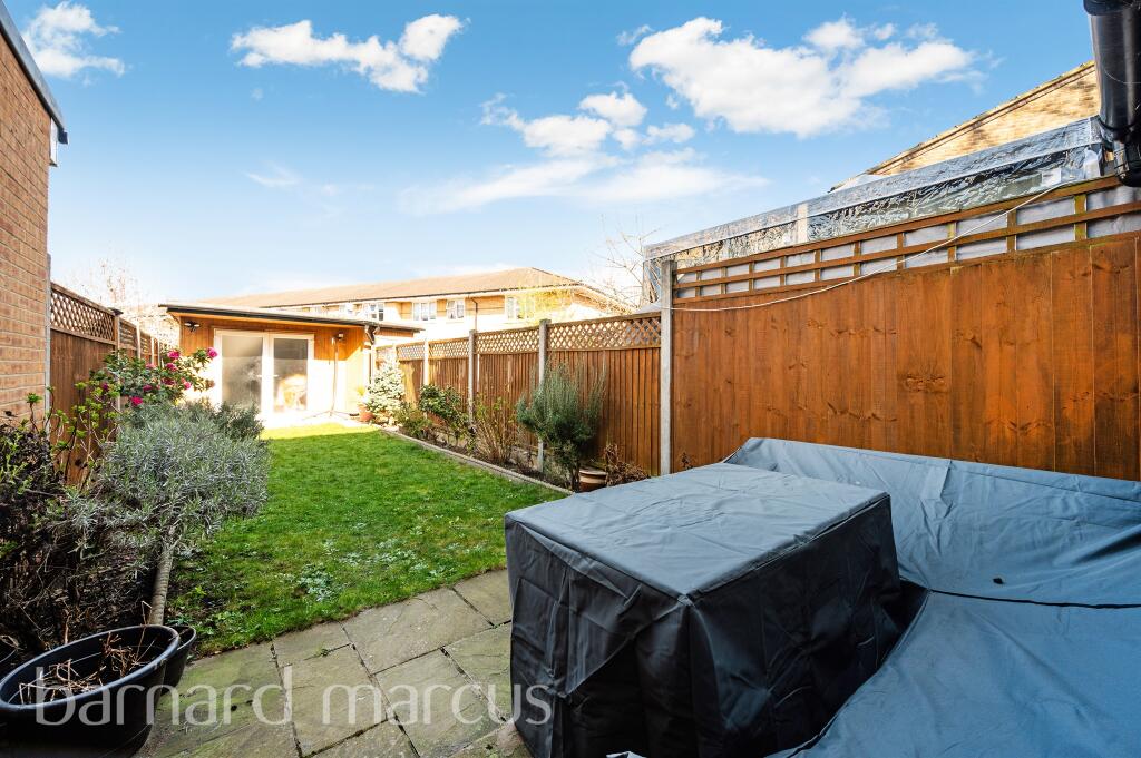 4 bedrooms House in London, United Kingdom No. 9878