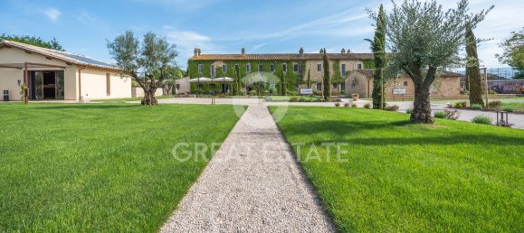 16 bedrooms Hotel in Bastia Umbra, Italy No. 329531 10