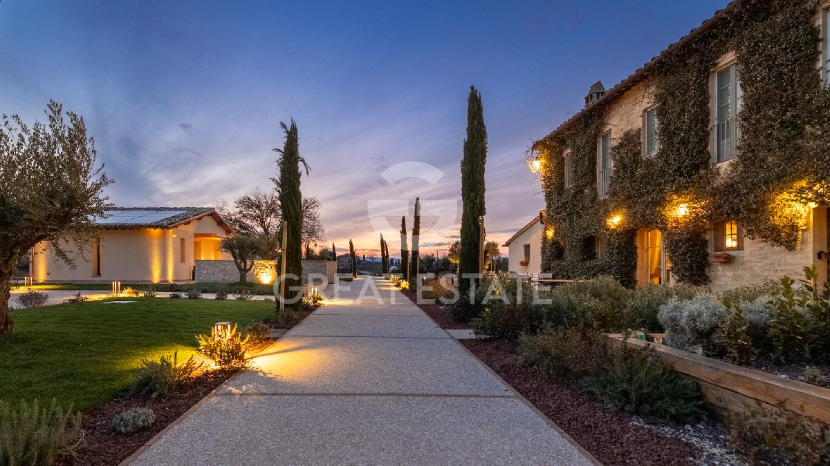 16 bedrooms Hotel in Bastia Umbra, Italy No. 329531