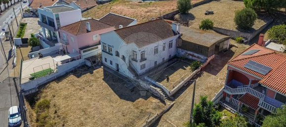 4 chambres Maison à Loures, Portugal No. 64616 10