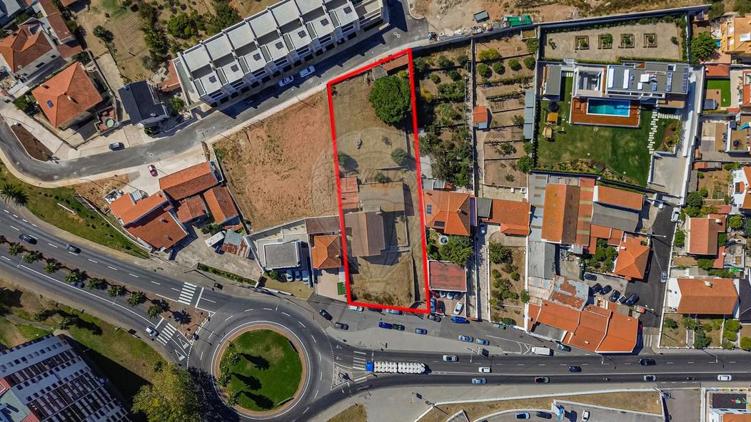 4 chambres Maison à Loures, Portugal No. 64616