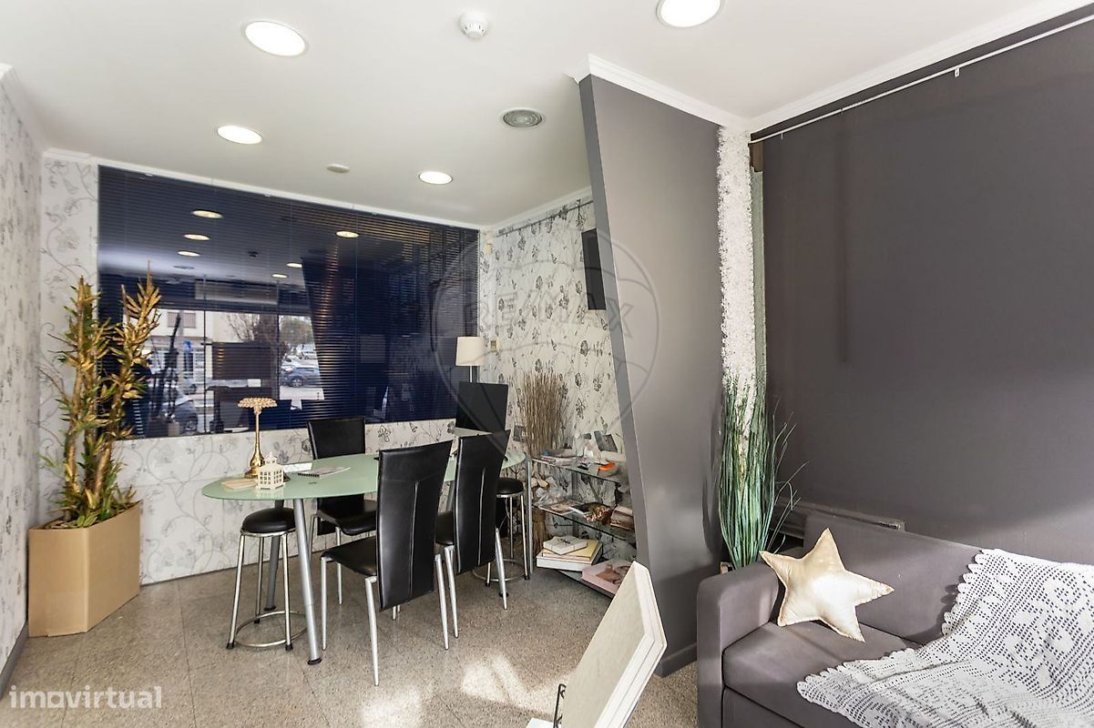 204m² Commercial property in Setubal, Portugal No. 75186