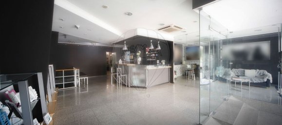 204m² Commercial property in Setubal, Portugal No. 75186 3