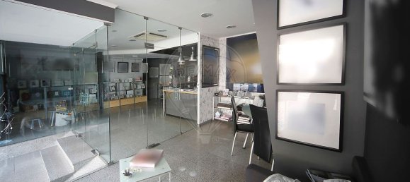204m² Commercial property in Setubal, Portugal No. 75186 4