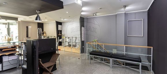 204m² Commercial property in Setubal, Portugal No. 75186 14