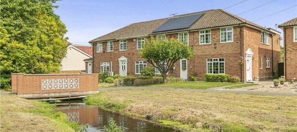 3 bedrooms House in Surrey, United Kingdom No. 8566 22