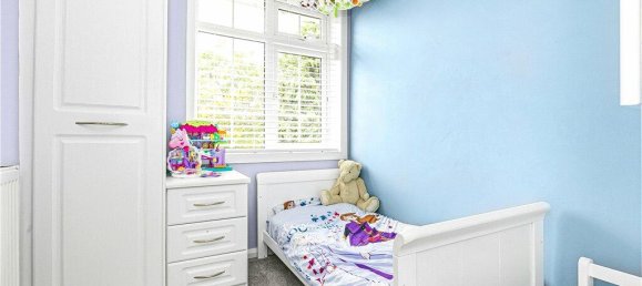 3 bedrooms House in Surrey, United Kingdom No. 8566 17