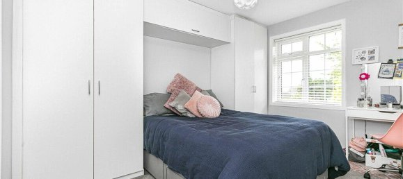 3 bedrooms House in Surrey, United Kingdom No. 8566 14