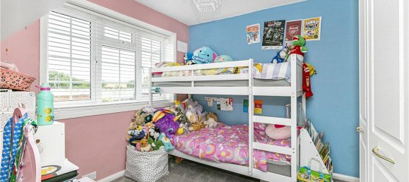 3 bedrooms House in Surrey, United Kingdom No. 8566 16