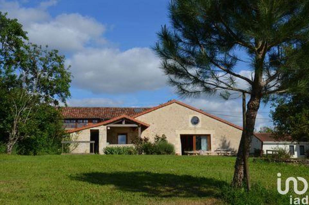 3 bedrooms House in Brion, France No. 31035