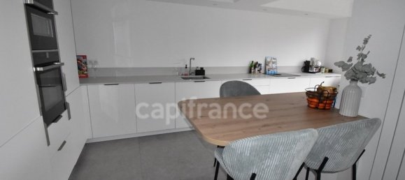 4 bedrooms House in Neuville-en-Ferrain, France No. 216557 3