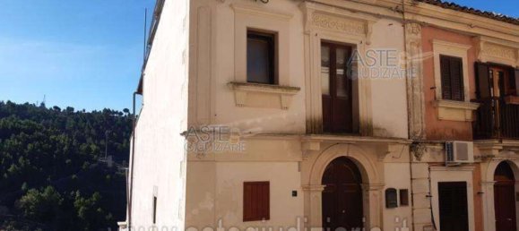 Квартира с 6 комнатами в Кьярамонте Гульфи, Италия № 195177 2