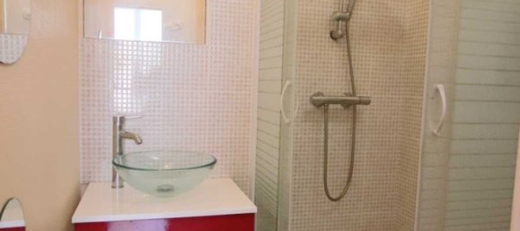 Apartamento de 2 dormitorios en Riom, France No. 52890 3