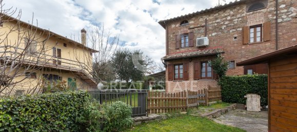 3 bedrooms House in Chiusi, Italy No. 177946 6