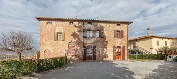 3 bedrooms House in Chiusi, Italy No. 177946 3