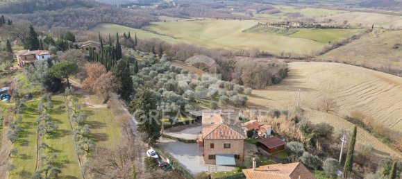 3 bedrooms House in Chiusi, Italy No. 177946 9