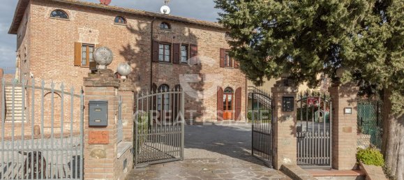 3 bedrooms House in Chiusi, Italy No. 177946 7