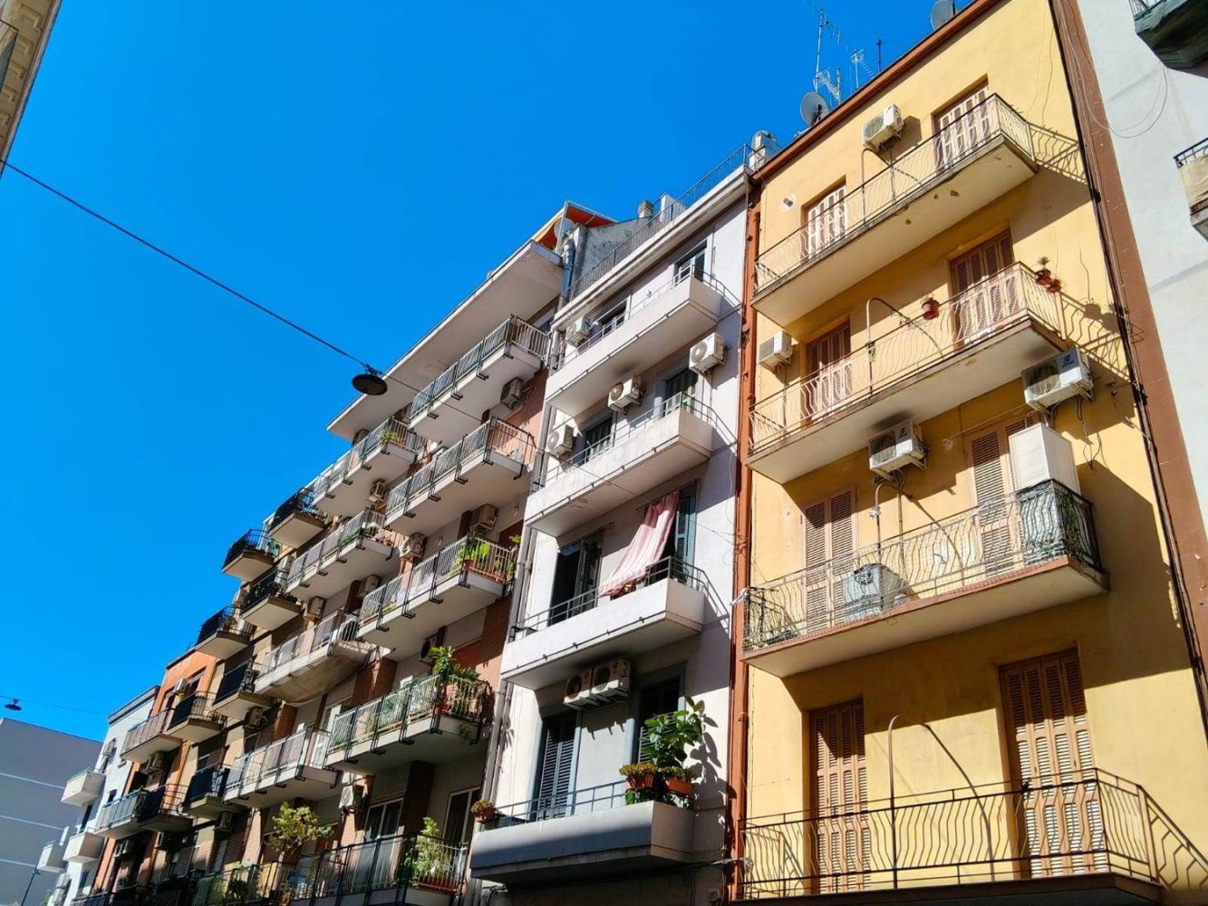 Квартира с 3 спальнями в Бари, Италия № 365269