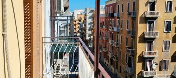 Квартира с 3 спальнями в Бари, Италия № 365269 2