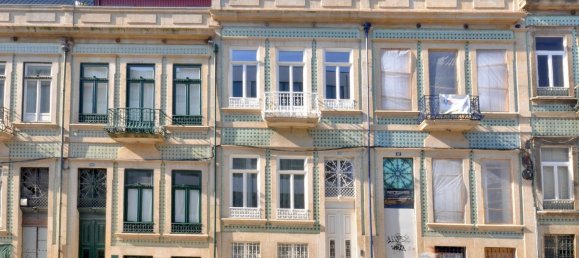 6 bedrooms Villa in Porto, Portugal No. 107515 2