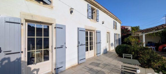 4 bedrooms House in Royan, France No. 357410 2