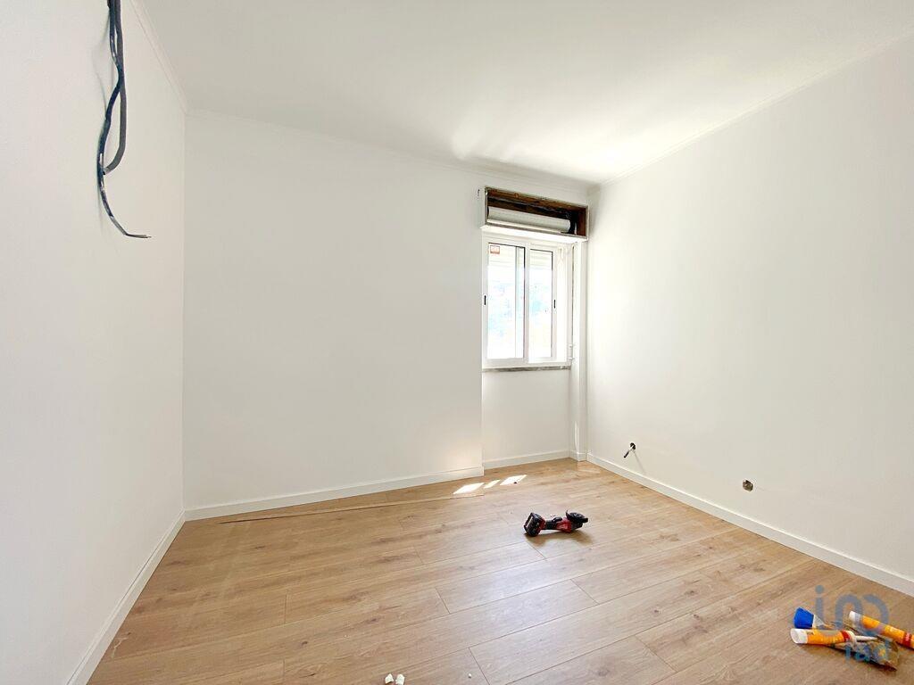 Apartamento de 3 dormitorios en Amadora, Portugal No. 250006