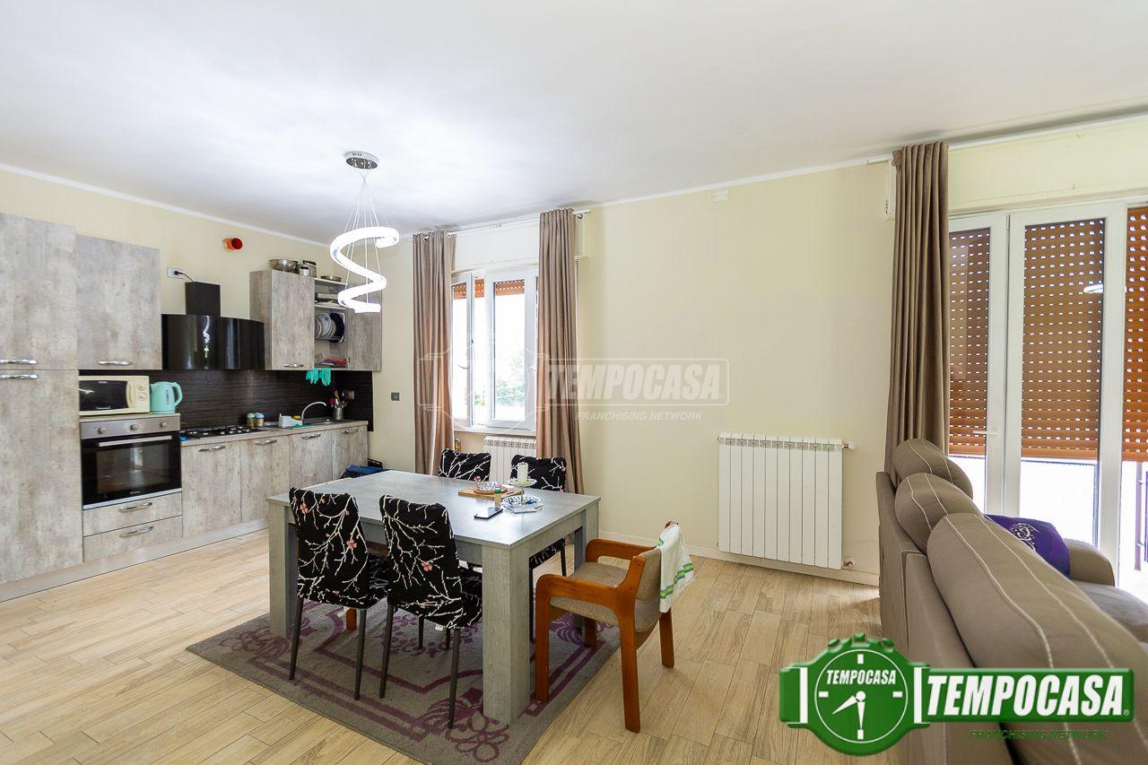 4 rooms Apartment in Brescia, Italy No. 233162